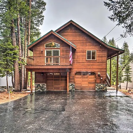 Luxe Truckee Cabin With Golf Course View And Deck